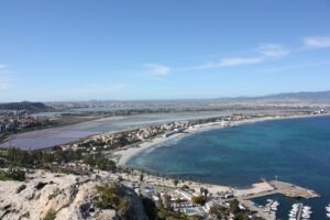 Sella del Diavolo: Vista su Cagliari, Saline e Poetto