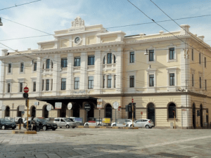 stazione treni dall'aeroporto a cagliari centro